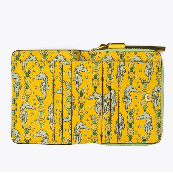 Tory Burch🎉Host Pick🎉 Perry Printed Bi-Fold Wallet - Picture 2 of 5